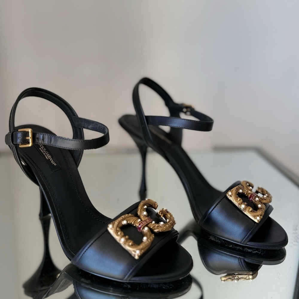 Like new DOLCE & GABBANA Dg Amore 95mm Pearl embellished Sandals 38 $975 - Picture 5 of 10